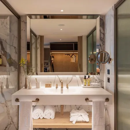 Отель Me By Melia