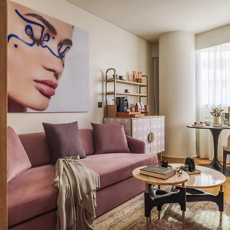 Отель Me By Melia